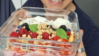 Brotboxtime Inspiration Nr.20 "Beeren-Smoothie Bowl mit Flohsamenschalen und Müsli"