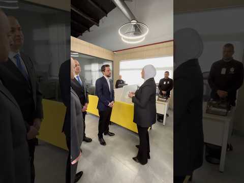 الأمير الحسين يفتتح مركز الخدمات الحكومية في محافظة مادبا