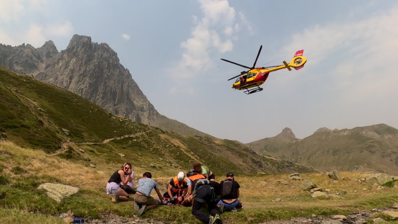 L'hélicoptère de la Sécurité civile Dragon 64, star des secours en montagne