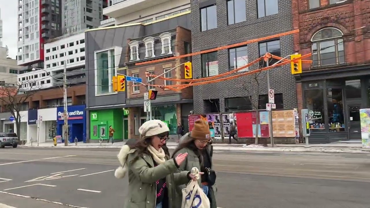 Перекресток с смещением на улице Куин-стрит-Уэст