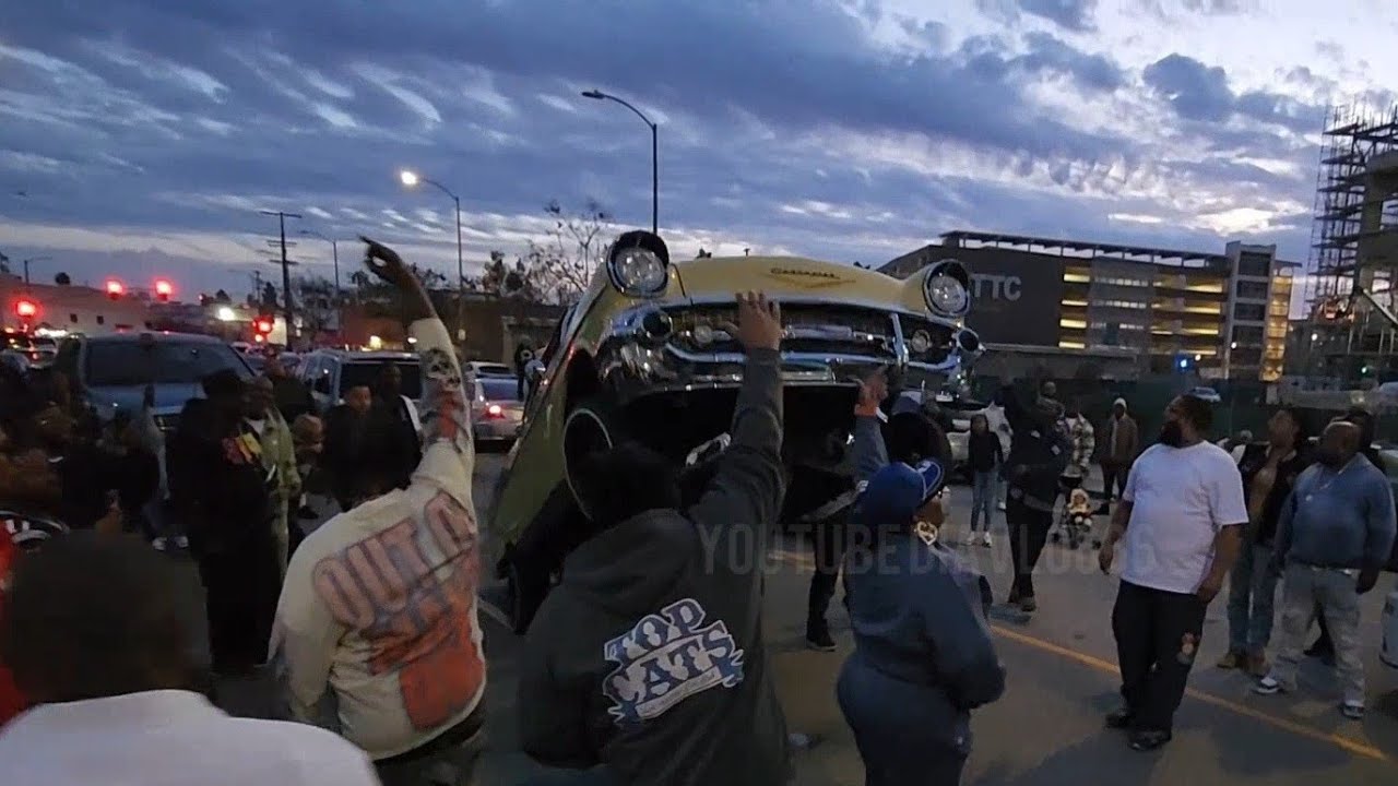 Лоурайдеры отправились на отличный воскресный отдых и немного попрыгали на своих лоурайдерах (час...