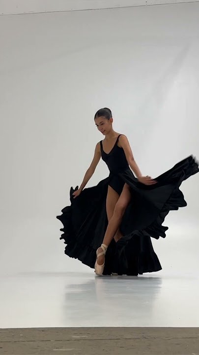 🇺🇦 Model poses for photoshoot📸 Ballet. Model Margarita