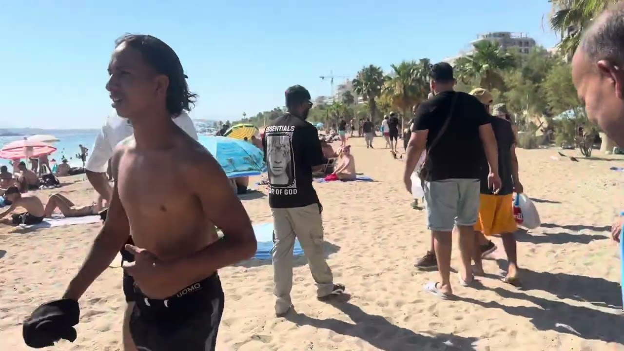 গ্রীস সাগরের স্নান করার দৃশ্য