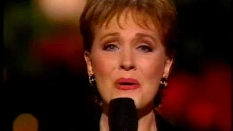 Julie Andrews sings "The Holy Boy" - Christmas 1992