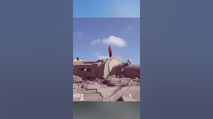 FİLİSTİNLİ YIKILAN CAMİ TEPESİNDE BÖYLE EZAN OKUDU!