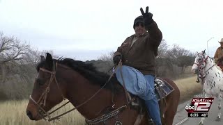 Chilly weather doesn't stop riders on rodeo trail