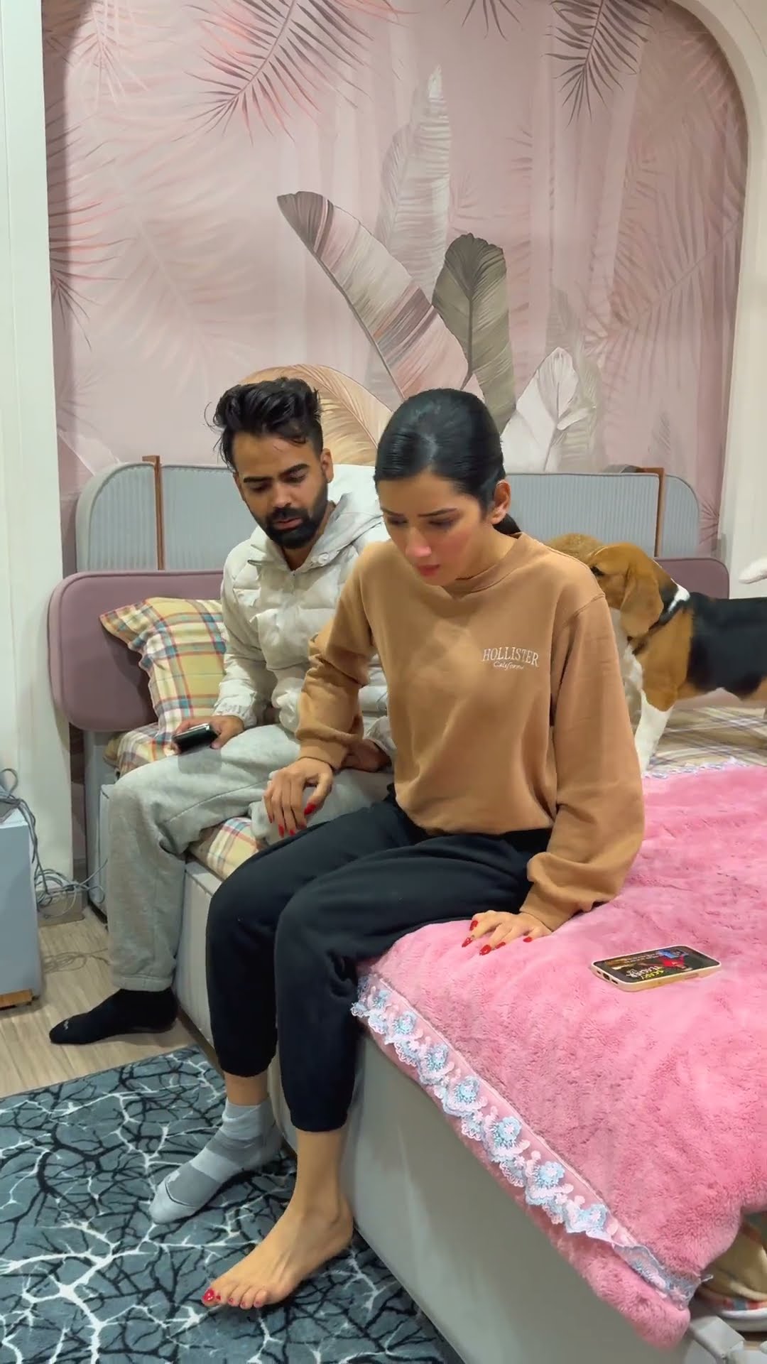 Mera ek Socks Kaha gaya ? #funny #neetubisht #comedy #trending #youtubeshorts #lakhneet