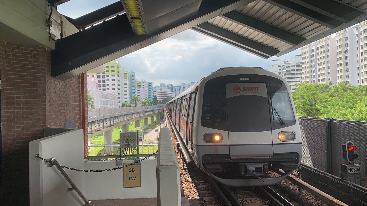 SMRT Trains NSL Kawasaki & CSR Sifang C151A [545/546] arriving ...