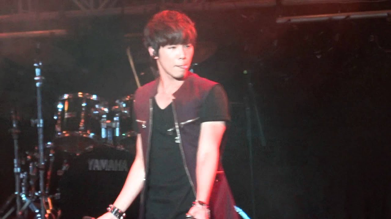 110715 F.T. Island - Hello hello @ Singapore Korean Music Wave KMW 2011
