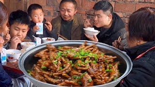 My sister made a secret sauce of 'braised chicken feet', The whole family has enjoyed it!