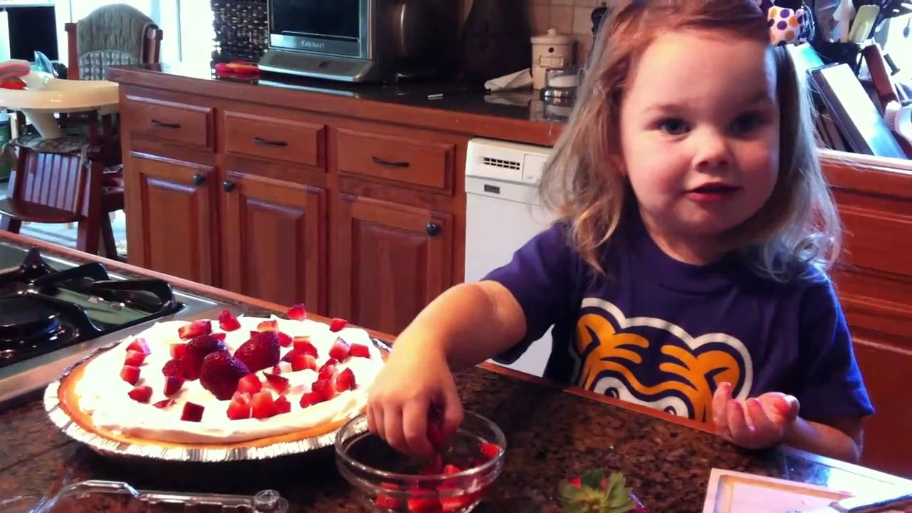 Anna Cooking.MOV - YouTube