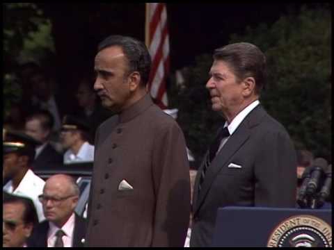 Pakistan Rasheed Junejo Arrival Ceremony for Prime Minister Junejo of Pakistan on July 16, 1986 ...