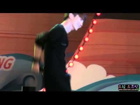 [fancam] 101007 SHINee key drops the mic in hello #2 @ Incheon Opening Ceremony