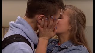 Traktowała go jak przyjaciela, a on ją pocałował! [Szkoła odc. 690] screenshot 3