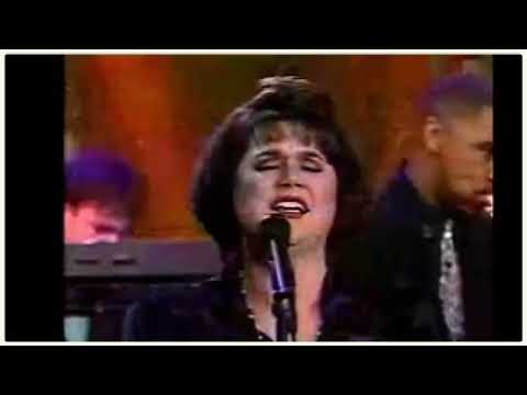 LINDA RONSTADT sings "ANYONE WHO HAD A HEART"  LIVE