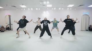 WORKSHOP SHARE FOR MORE BẬT CHẾ ĐỘ BAY LÊN HUYLEE REMIX Choreography by Oops! Crew mirror