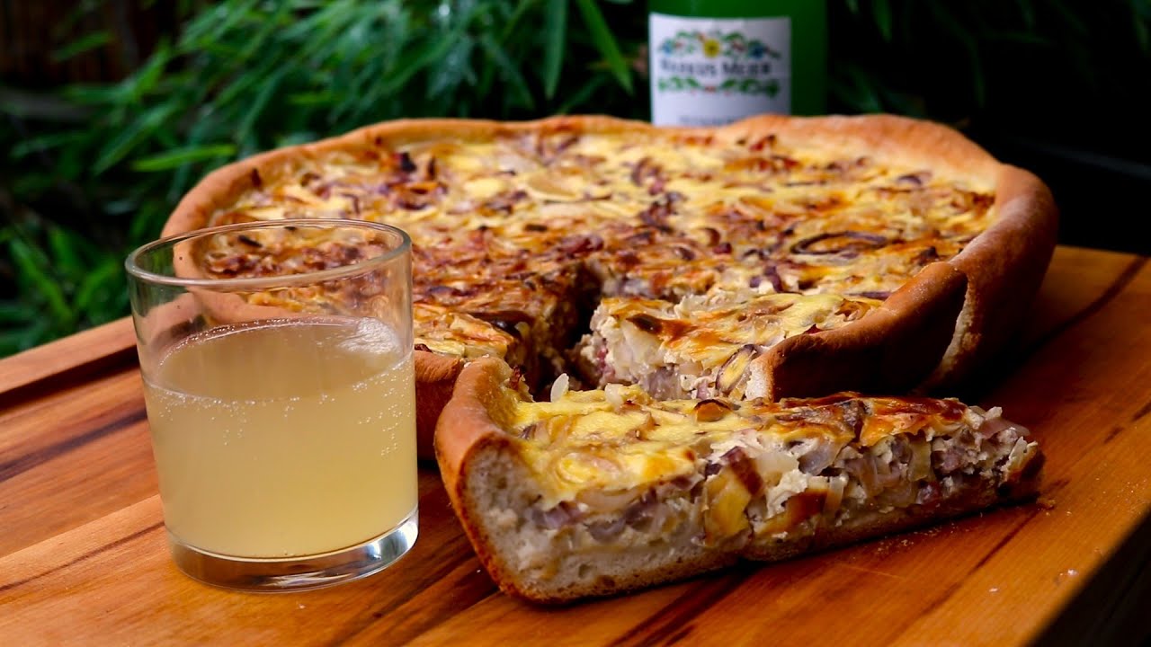 Fränkischer Zwiebelkuchen vom Grill. Genau das Richtige im Herbst.