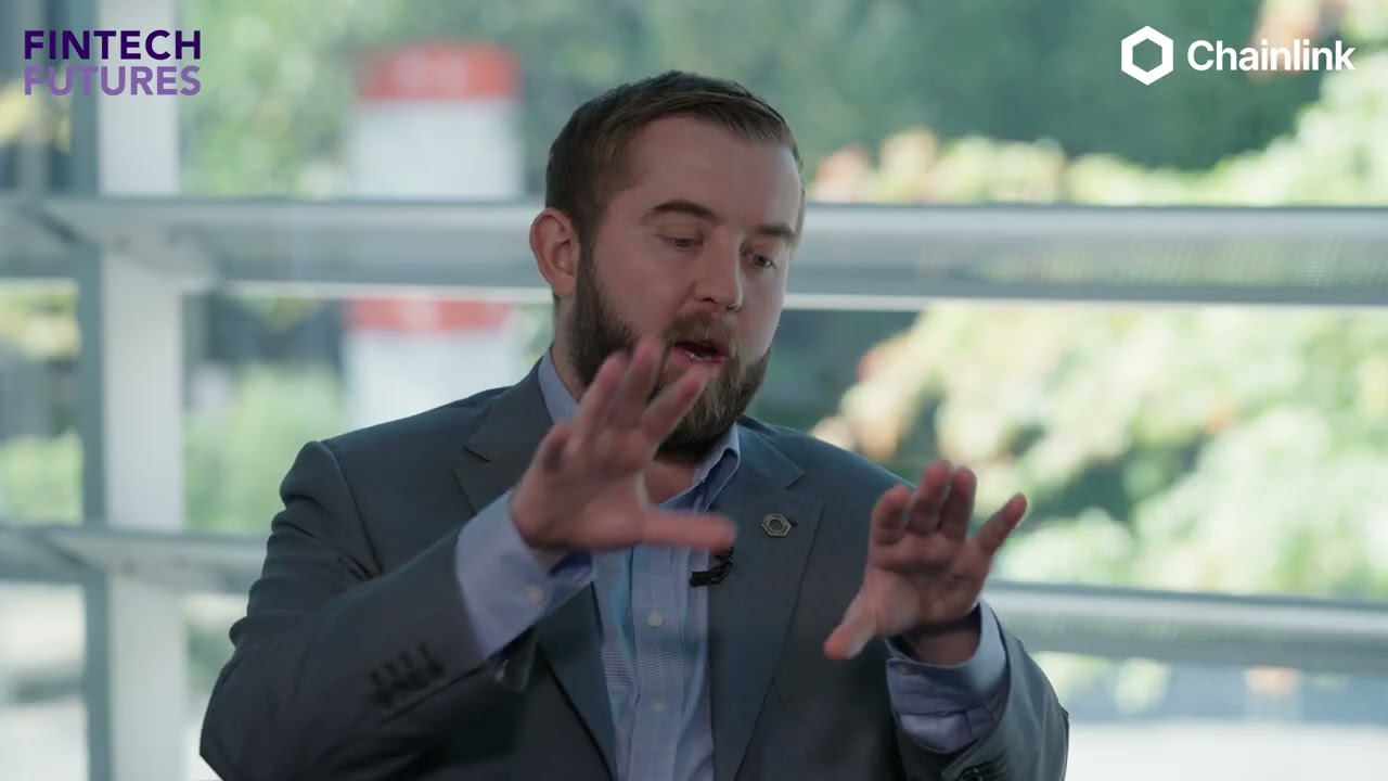 Chainlink at Sibos 2025 - Building bridges between crypto and traditional  finance