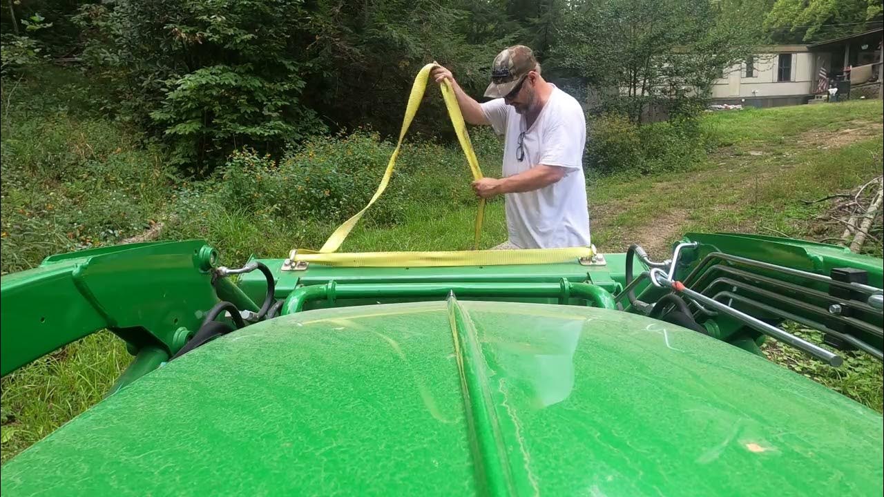 John Deere 1025r/Hauling and moving logs and rock with the loader