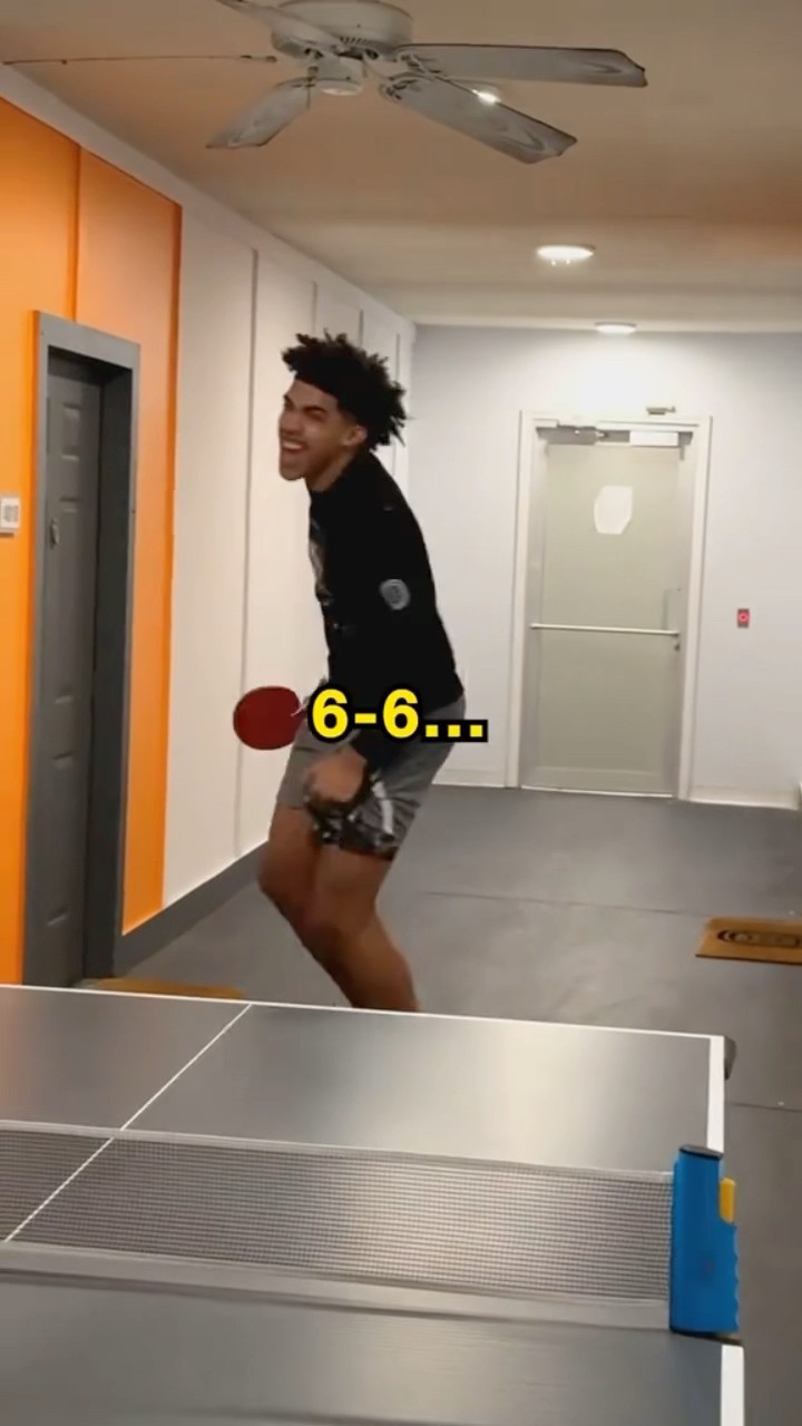 Taylen “6’7” Kinney and RWE play JellyFam tonight at 7 on YouTube see you there!! ?