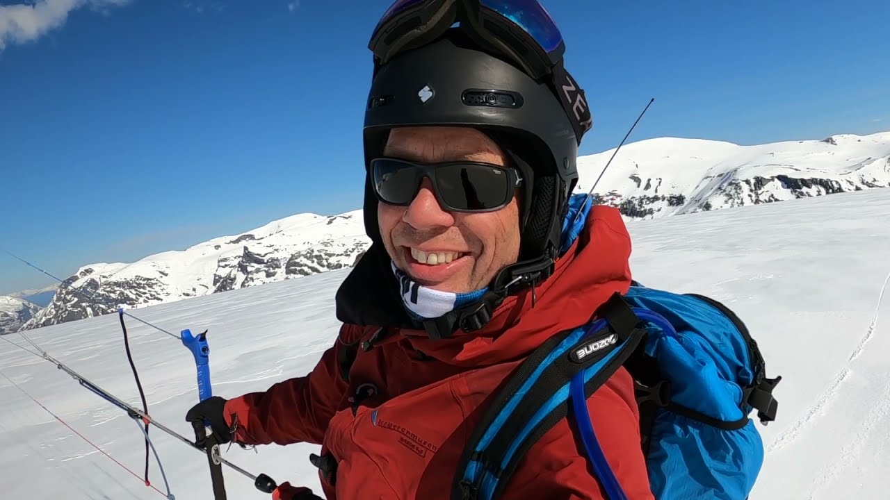 Med kite over Jostedalsbreen