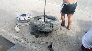 How to demount semi truck tubeless tire by VRAS CHANNEL 81 views 1 month ago 17 seconds