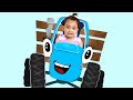 Машина едет далеко - Песенка про синий трактор - Развивающие песенки мультики для детей и малышей