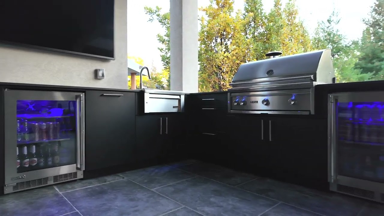 OUTERIORS - Outdoor Kitchen - Black Alumina Stunning Design