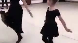 Девушки Мира=Просто Красивый Танец Мамы С Дочкой