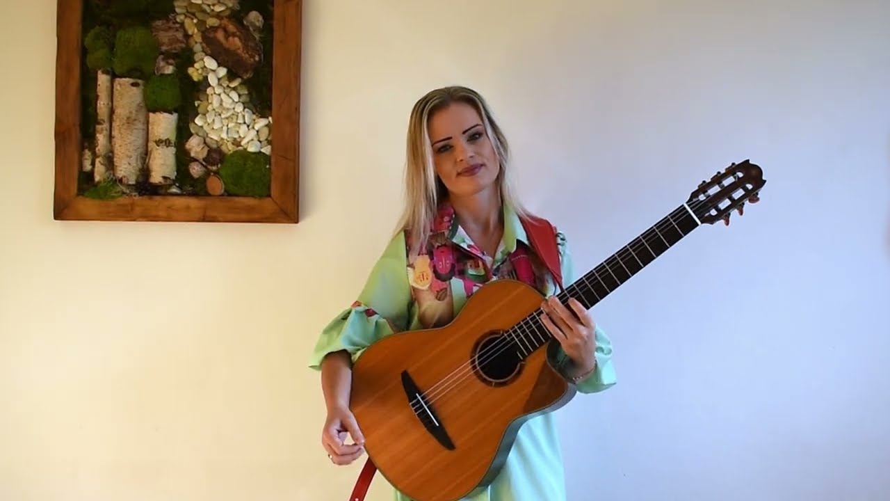 LET IT BE - THE  BEATLES  / fingerstyle / Michaela Regecová