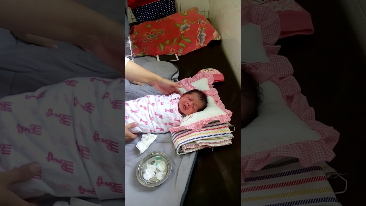 Pemasangan tindik pada bayi (baby kiya)