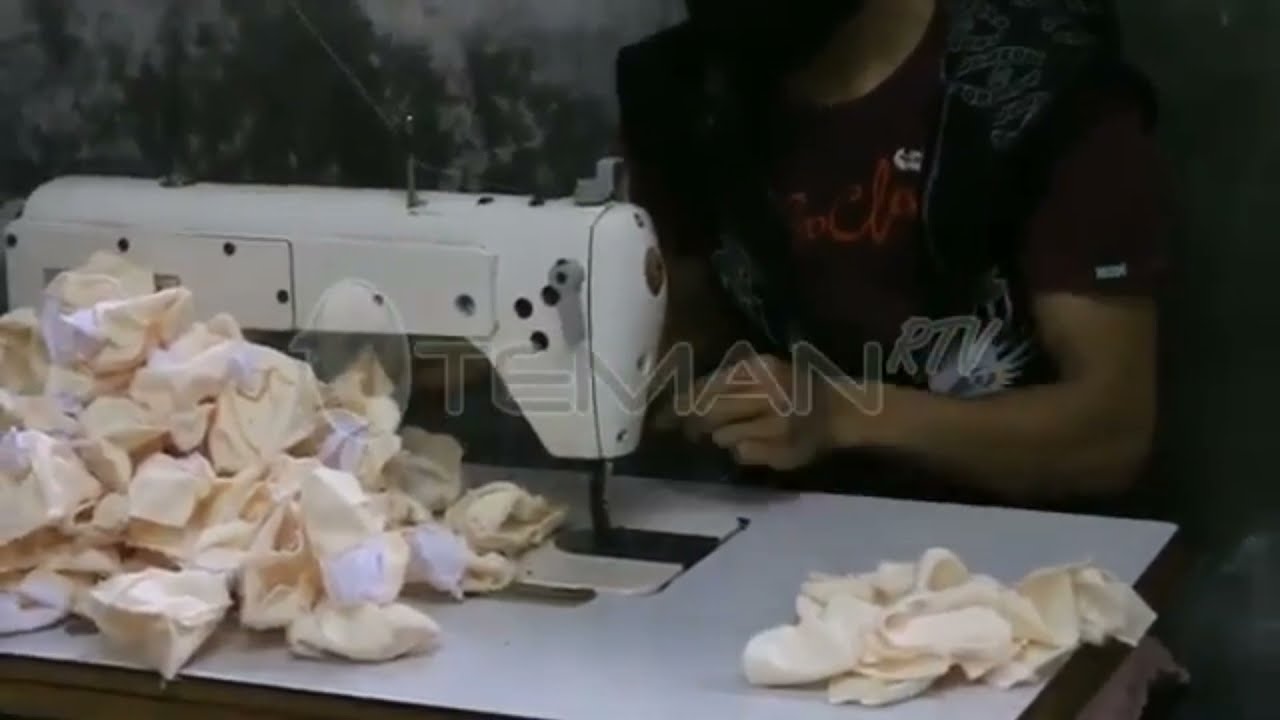 Pelaku Usaha Boneka. Hasil Karya Desa Ciherang Kecamatan Caringin