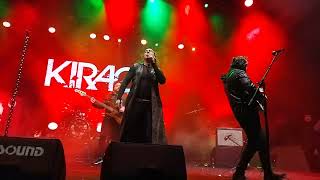 12 Kasım Konserinde Hayranları Için Ayşem Parçasını Canlı Seslendirdi.
