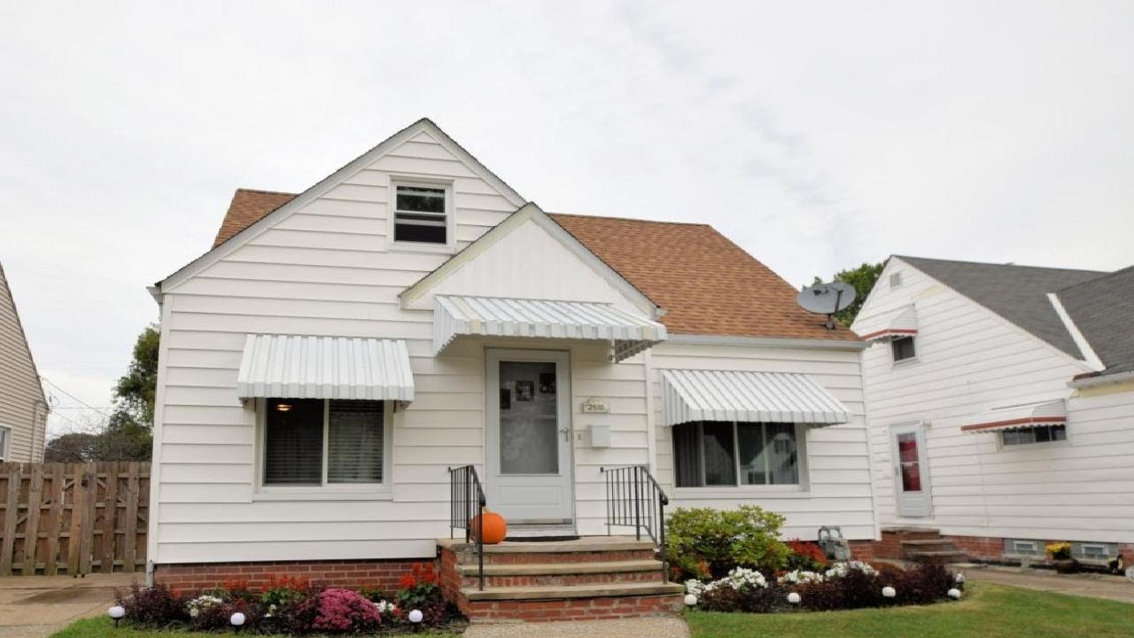 2918 Ingleside Drive, Parma, OH Presented by Michelle Green