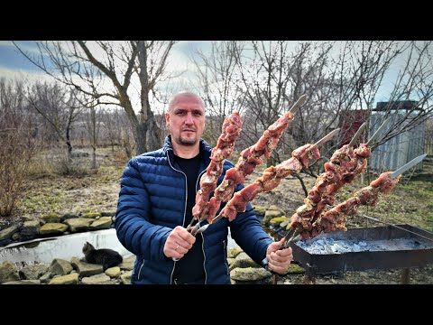 Video: Delicate Kebab In A Spicy Marinade