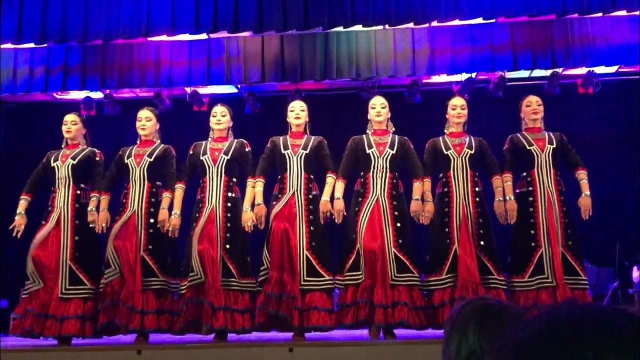 Семь девушек башкирская танец. Ансамбль файзи гаскарова. ансамбль народного танца имени файзи гаскарова. ансамбль файзи гаскарова косари. семь девушек башкирская легенда.