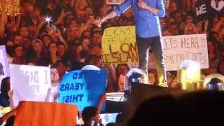 One Direction - Fireproof (Our Heroes project) + Liam taking a photo (Montreal, 09/05/15)