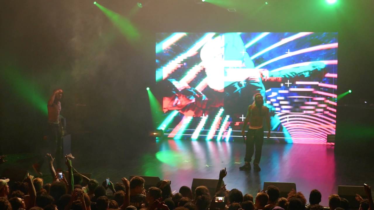Regardez Flatbush Zombies - Smoke Break (Interlude) (Live) sur YouTube Regardez Flatbush Zombies - Smoke Break (Interlude) (Live) sur YouTube
