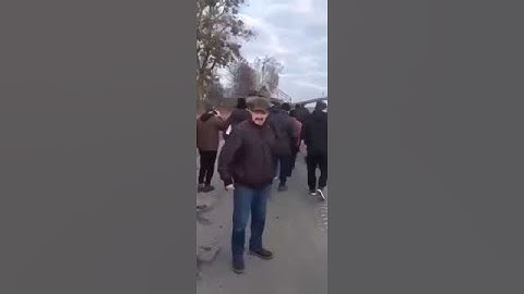 Местные жители и российские войска. Корюковка, Черниговская область, вс. 27 февраля 2022 г.
