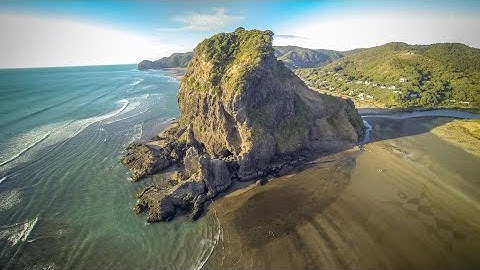 Piha Beach - Lion Rock & Waitakere Dam