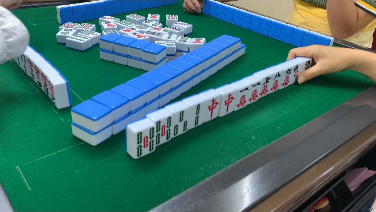红中麻将不中当全中之靓姐,双红中在手,自摸怎么走 - YouTube
