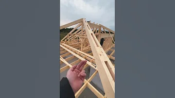 Вентилируемый конек вальмовой кровли. Холодный чердак