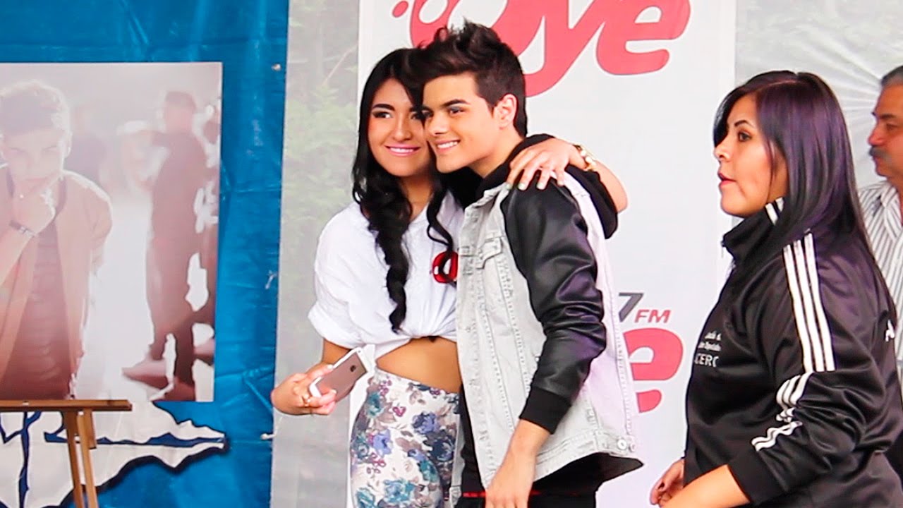 Abraham Mateo Firma y fotos (2/3) Besos | Fans Choice Awards® | Premios de Música | Presea Oficial