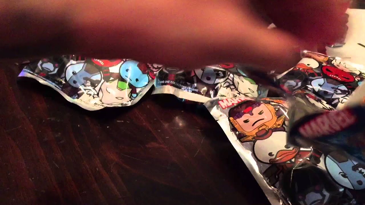 5 Marvel Series 4 Figural Keyring Blind Bag Opening With Chase Pull 1/21/16