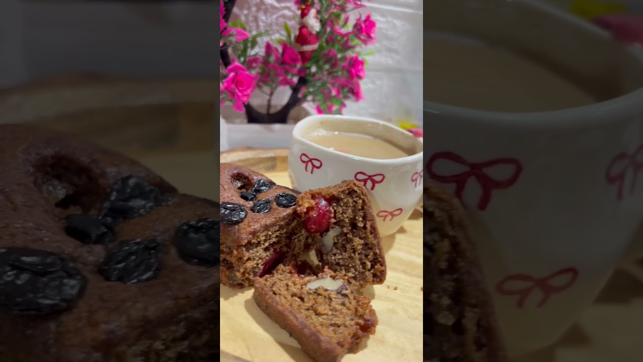 Festive Treats: Plum Cake & Coffee Combo 🍰✨