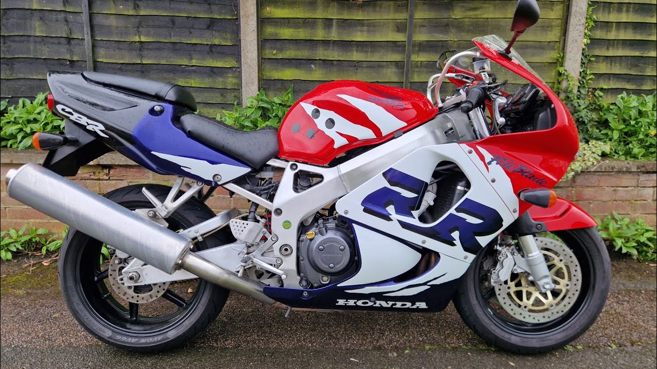 Honda CBR 900RR Fireblade 1999 - YouTube
