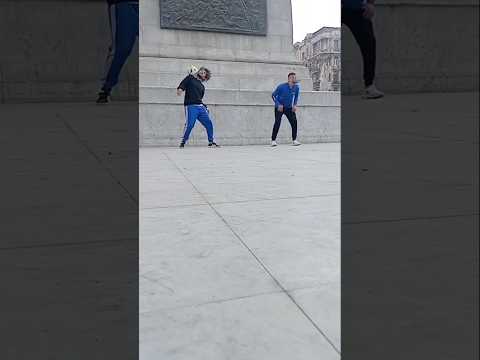 اللي يحب النبي يصلي عليه عليه افضل الصلاه والسلام  المنصوره