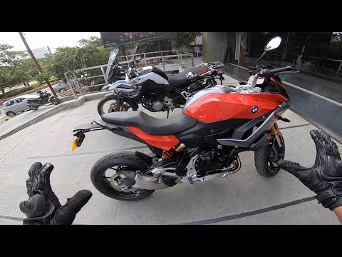 Video: Kami menguji BMW F 900 XR: 105 hp kejayaan dalam bentuk motosikal pelbagai guna, dengan harga 11,950 euro