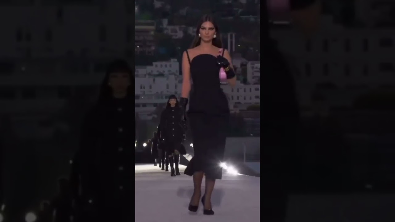 Emily Ratajkowski, Naomi Campbell, Gigi Hadid, and Kendall Jenner Walk For Versace Fall/Winter Show