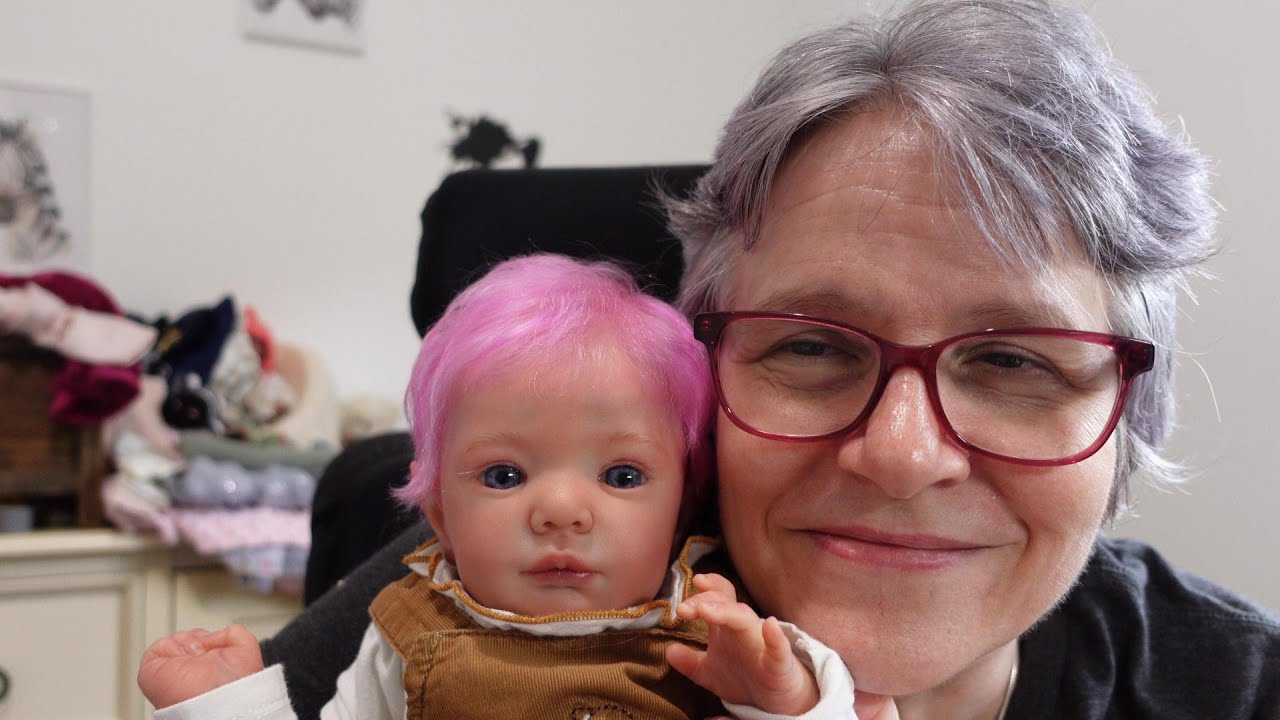 New kits and lets dress Elf Fee